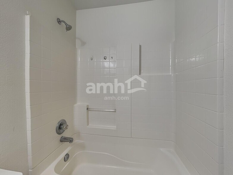 Building Photo - 1134 Sunbird Ave