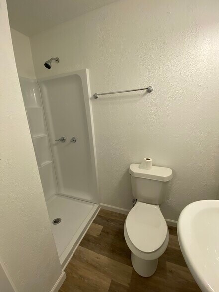 Building Photo - 2047 Farola Dr