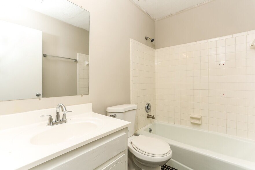 Building Photo - 6206 Shallow Creek Ln
