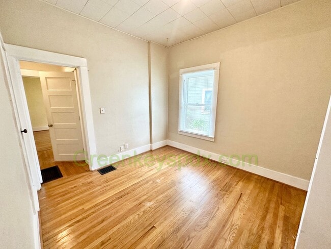 Building Photo - 806 SE 45th Ave