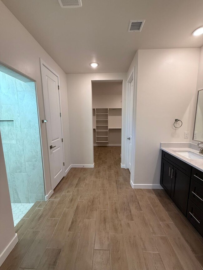 Building Photo - 5008 Sand Strm Rd