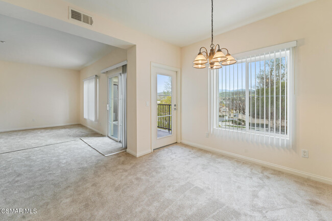 Building Photo - 453 Country Club Dr