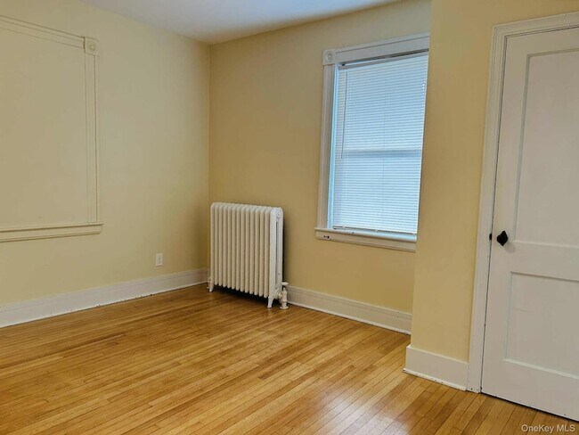 Building Photo - 22 Cozzens Ave