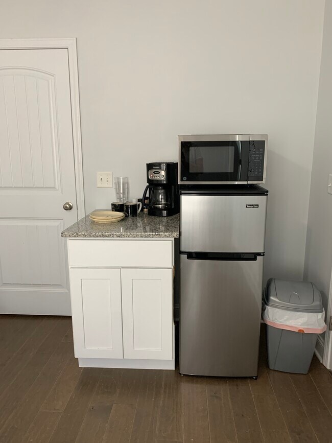 Building Photo - 902 Sixth St S