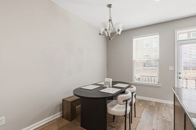 Building Photo - Stylish 3bd 3.5bath townhome for rent in the highly desirable Vermillion