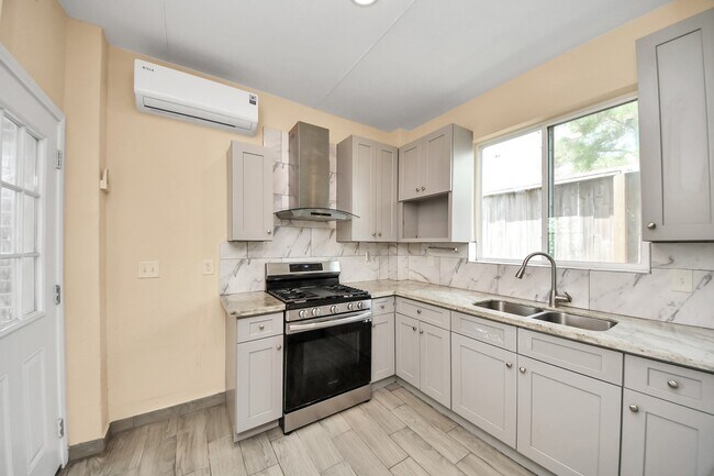 Building Photo - 3102 Trishelle Ct
