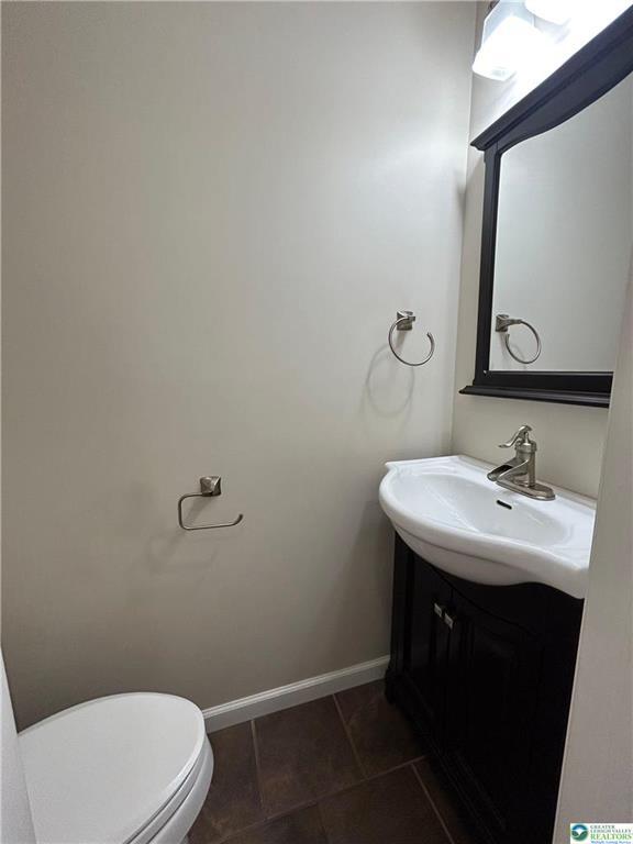 Building Photo - 2490 Chestnut Ln