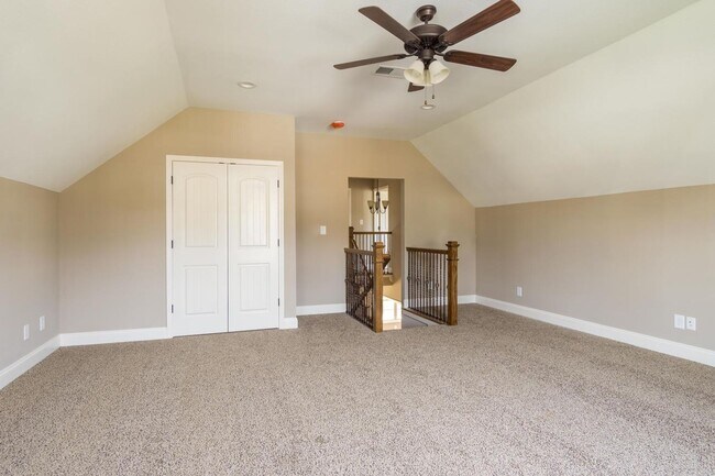 Building Photo - Pet Friendly Three Bedroom with Bonus!