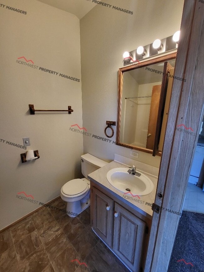 Building Photo - STATUS: AVAILABLE   | R80h | $1595.00