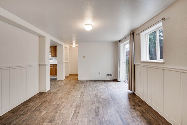 Building Photo - 3221210