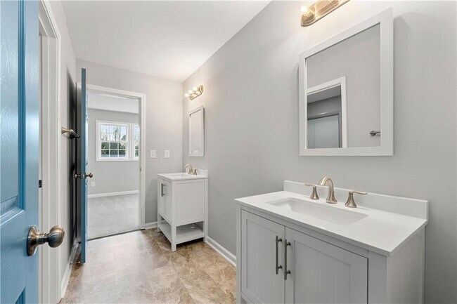 Building Photo - 450 Oliver Ridge Dr