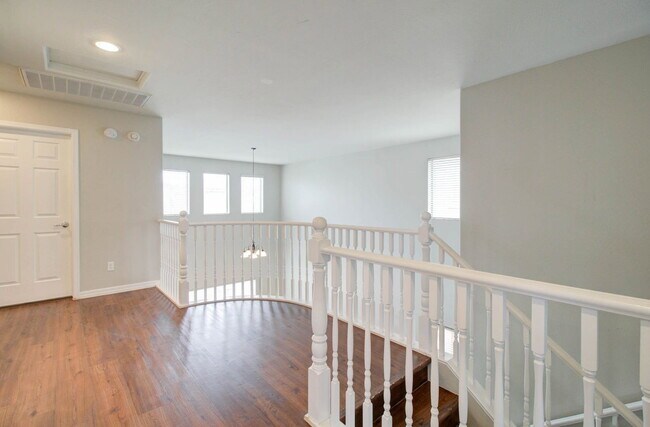 Building Photo - 2143 W Marconi Ave