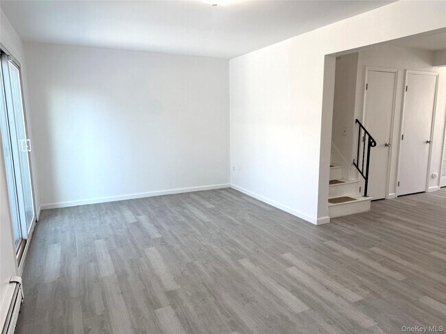 Building Photo - 205 Everett Pl