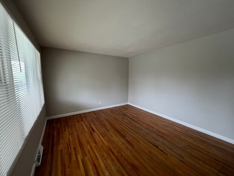 Building Photo - 837 Crawford St