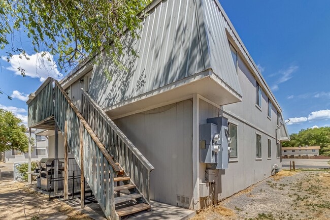 Building Photo - 455 Topaz Dr