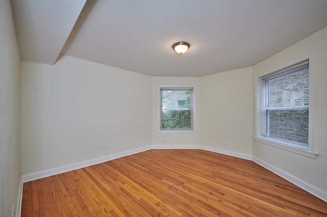 Building Photo - 6330 N Rockwell St