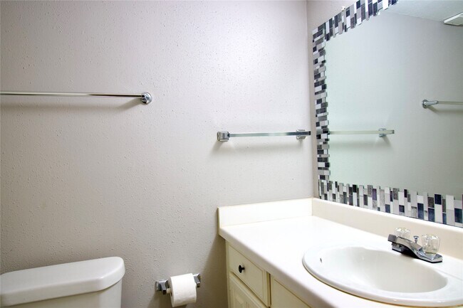 Building Photo - 16120 Stuebner Airline Rd