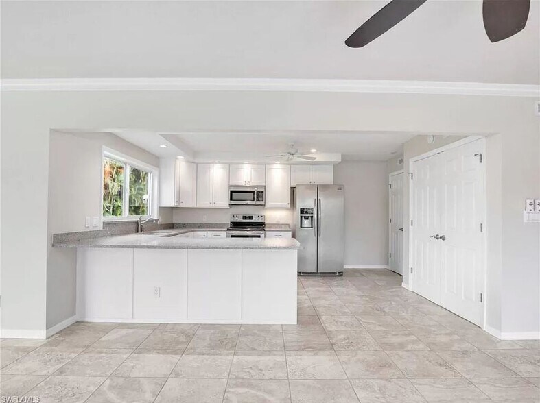 Building Photo - 4265 Island Cir