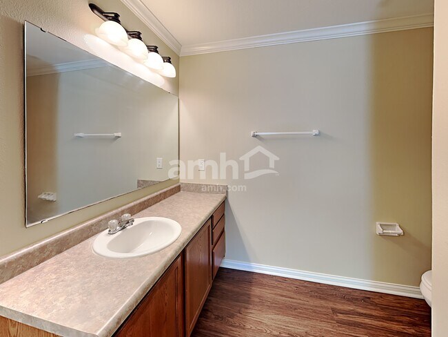 Building Photo - 10850 Chestnut Heath Court