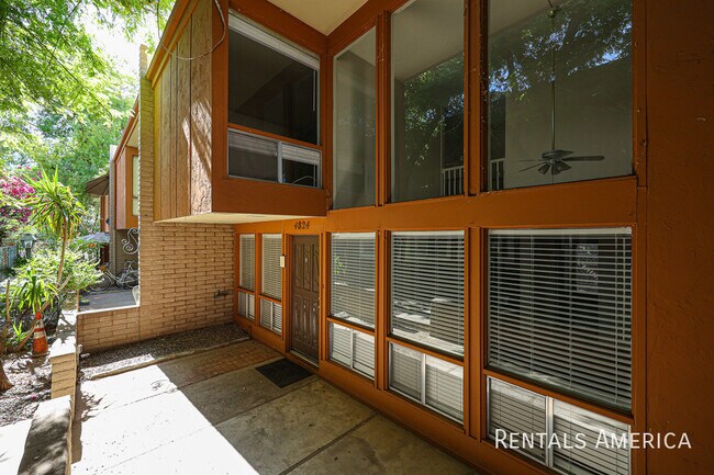 Building Photo - 4824 N Woodmere Fairway