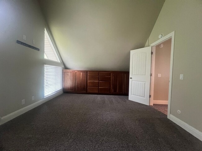 Building Photo - Cozy three bedroom two bath in Lake Wildwood