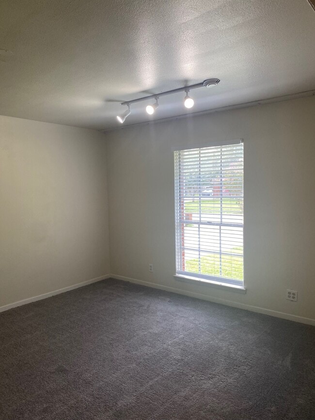 Building Photo - 7143 Triola Ln