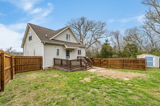 Building Photo - 721 Jones Park Ct