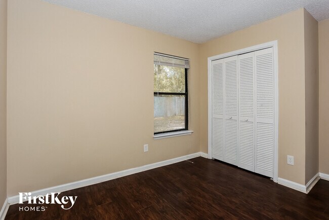 Building Photo - 11338 Island Shore Dr W