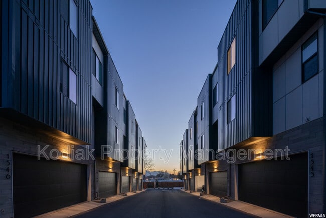 Building Photo - 1541 E Talo Ct