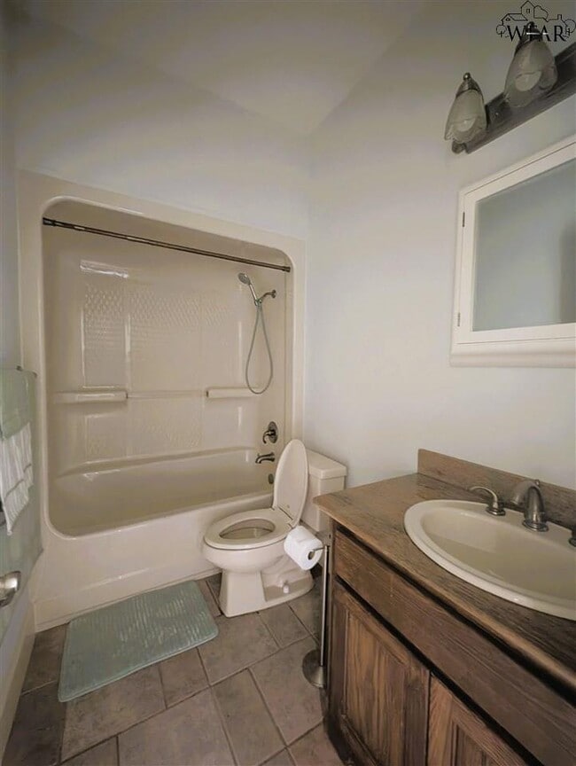 Building Photo - 609 Shoreline Dr