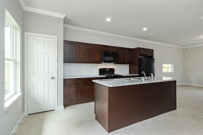 Building Photo - 1043 Marcolin St
