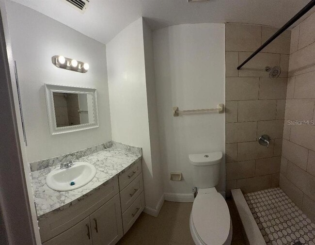 Building Photo - 202 Eden Ln
