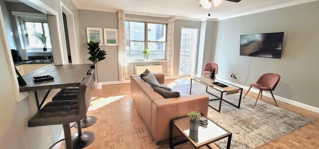 Primary Photo - 300 W Peachtree St NW