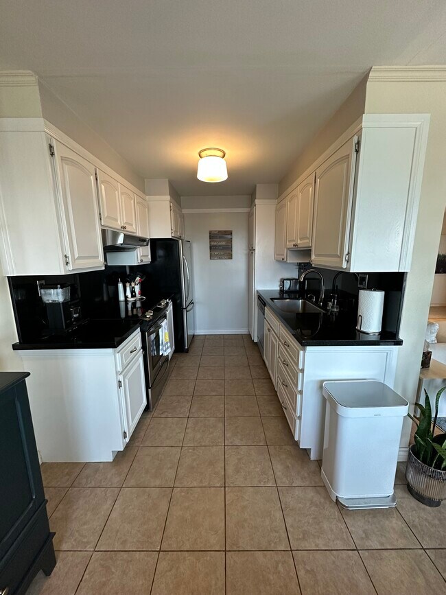 Building Photo - 3707 E Livingston Dr