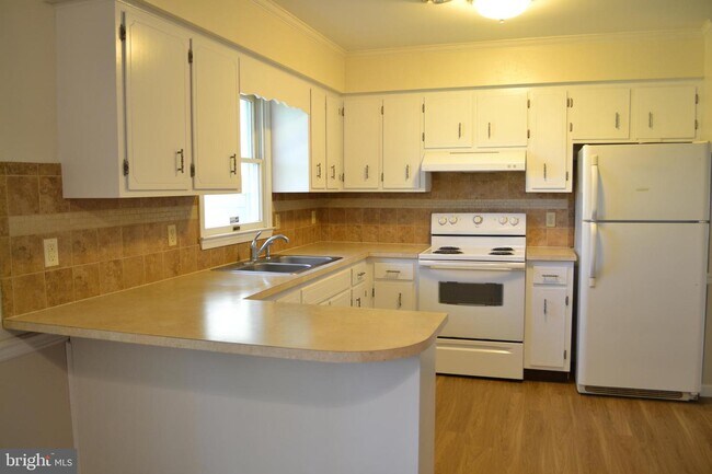 Building Photo - 925 Dyke Branch Rd