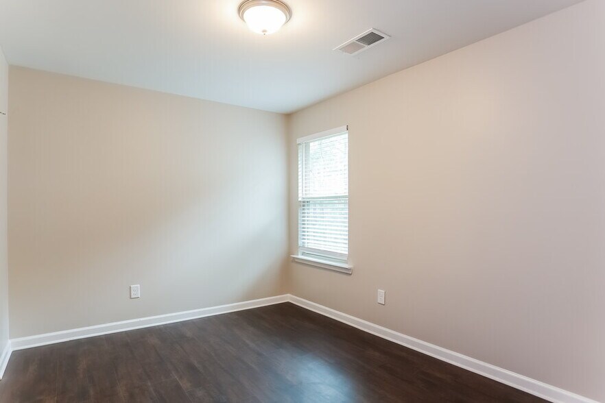 Building Photo - 677 Rockingham Dr