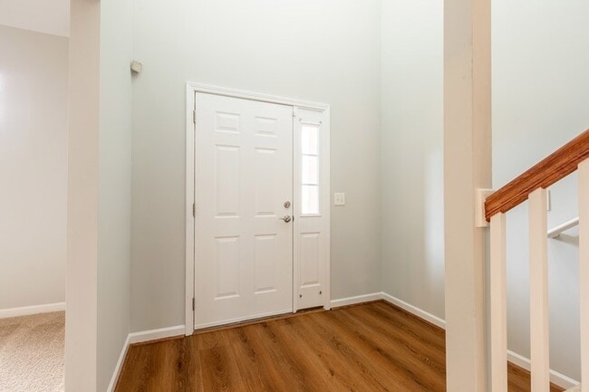 Building Photo - 4525 Village Ct