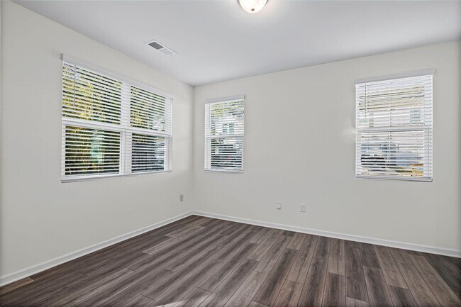 Building Photo - ***MOVE IN SPECIAL -$500 OF FIRST 2 MONTHS RENT WITH A JANUARY 31ST OR SOONER MOVE IN DATE***Welc...