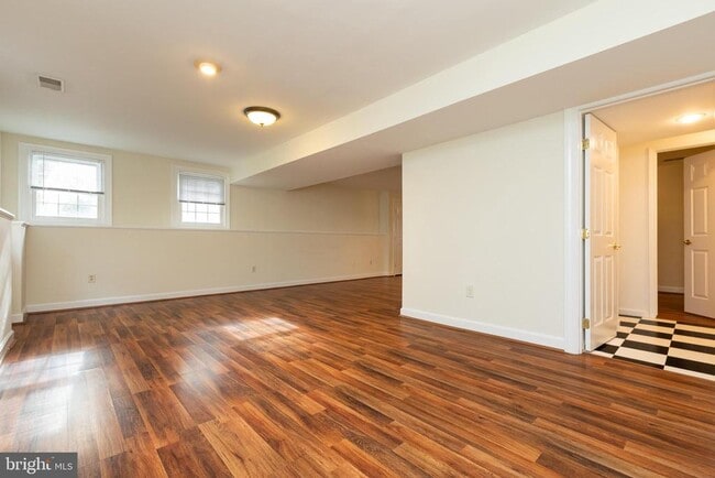 Building Photo - 14209 Floral Park Dr
