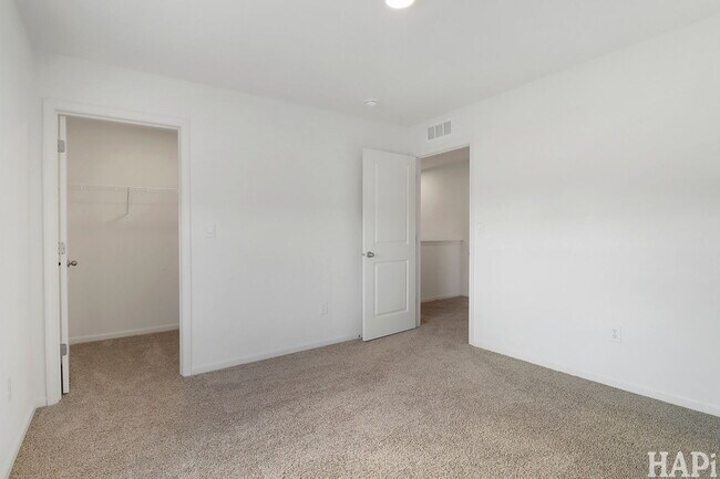 Building Photo - 2029 Magnolia Ln