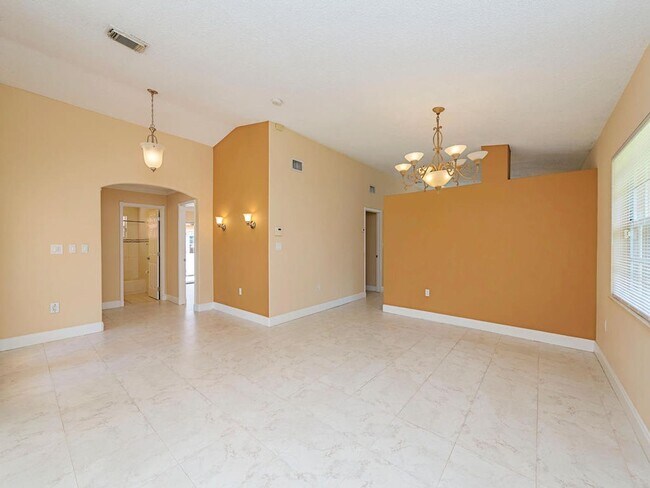 Building Photo - GOLDEN GATE ESTATES-3 BED 2 BATH SINGLE FA...