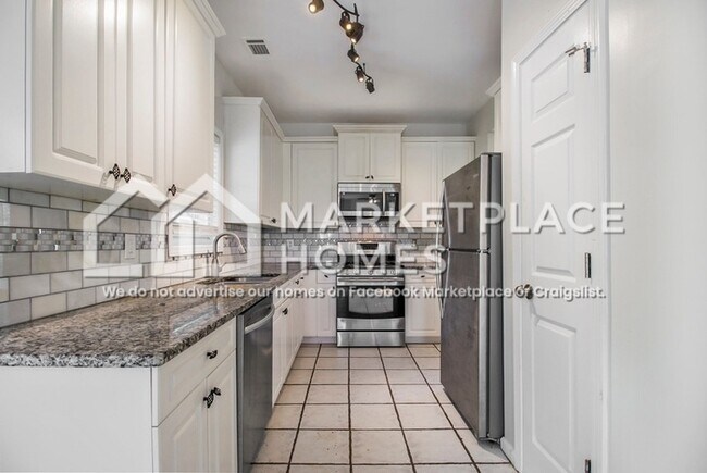 Building Photo - 5035 Villas Terrace