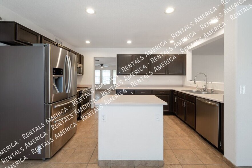 Building Photo - 10646 E Bogart Ave