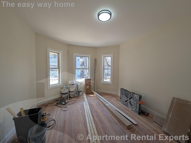 Building Photo - 5-7 Lowell Cir Unit #1