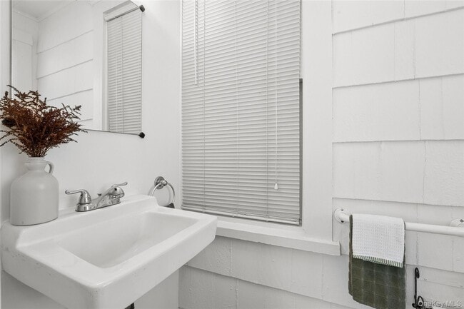 Building Photo - 208 Wheatley Rd