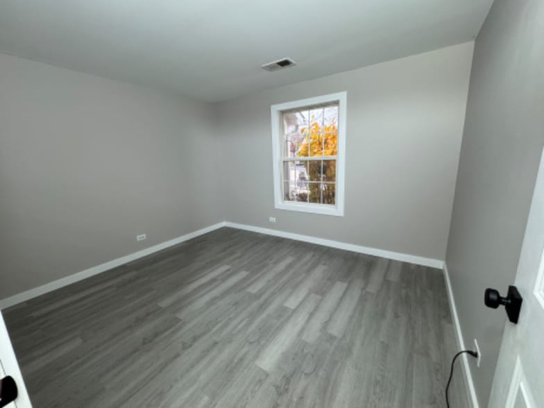 Building Photo - 323 Sheffield Ct