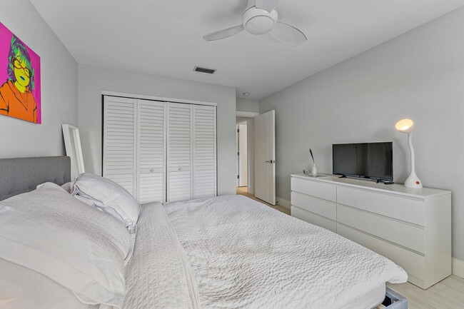 Building Photo - 125 Harbourside Cir