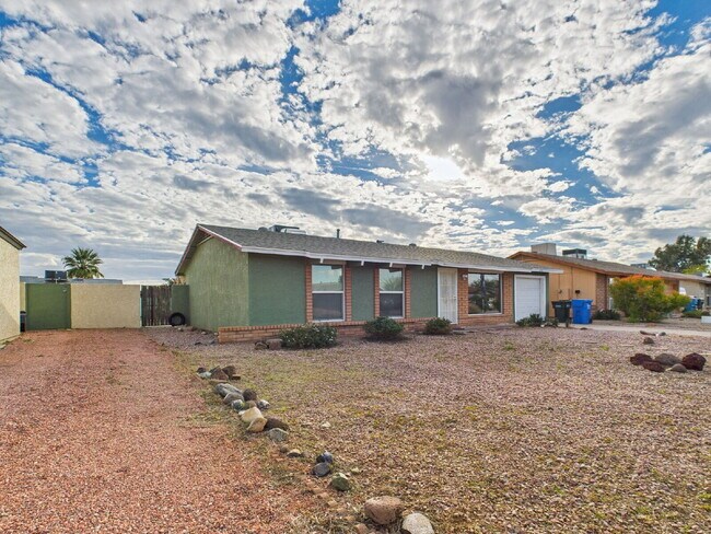 Building Photo - Desert Valley Estates Charm
