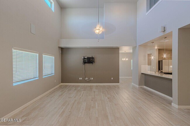 Building Photo - 249 Emerald Tower Dr