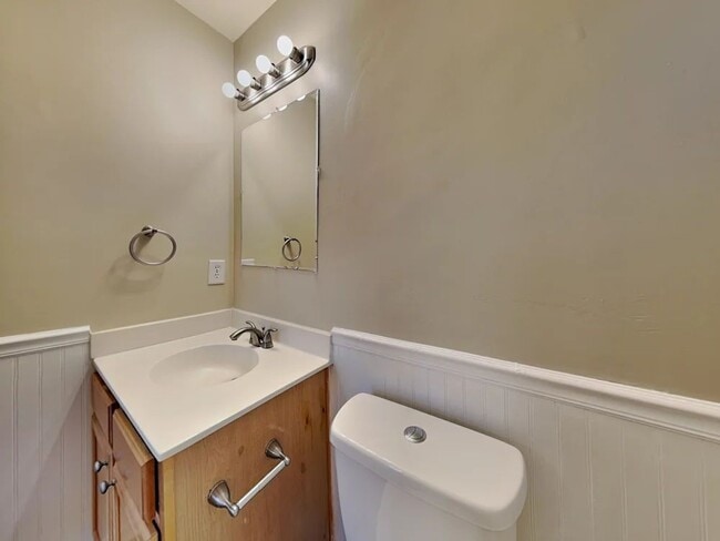 Building Photo - 5876 Culloden Ct